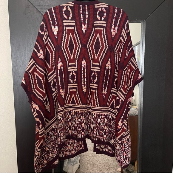Aztec sweater shall - Picture 2 of 4